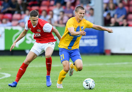 Simon Thern of IFK Norrköping in action against Cian