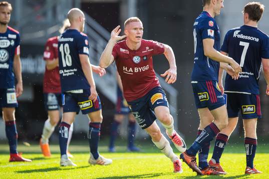  Örgrytes David Engström jublar efter 2-0