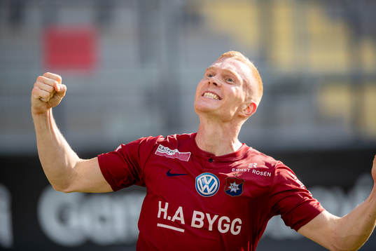 Örgrytes David Engström jublar efter 2-0