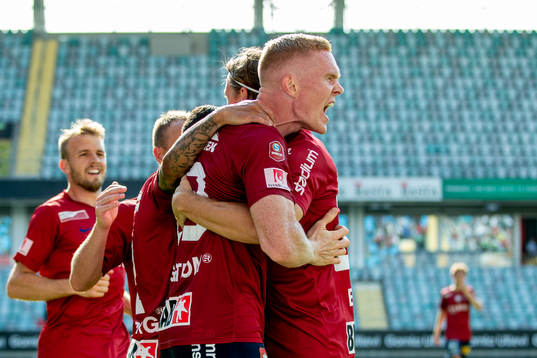 Örgrytes David Engström jublar efter 2-0