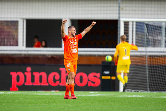 AFC Eskilstunas Mehmed Dresevic jublar