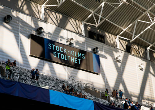 En LED-skärm med texten Stockholms Stolthet