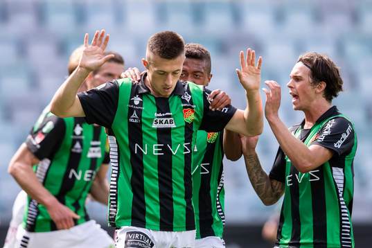  GAIS Leonard Pllana jublar med lagkamrater efter 1-2