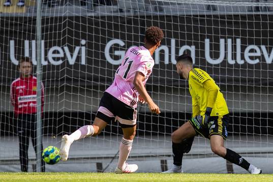 Dalkurds Joseph Ceesay gör 1-4 bakom GAIS målvakt Marko