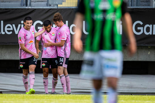  Dalkurds Irfan Jasarevic, Ferhad Ayaz och Christopher McVey jublar
