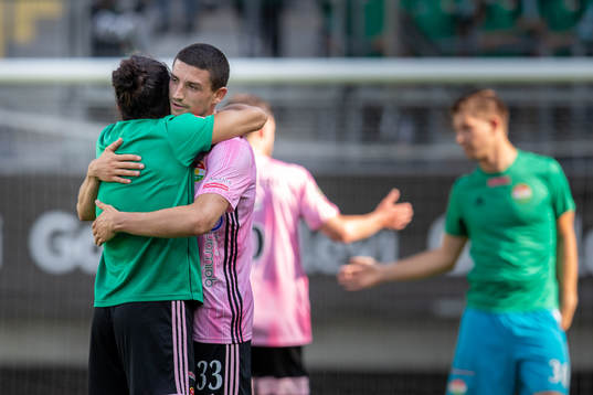 Dalkurds Peshraw Azizi och Irfan Jasarevic jublar