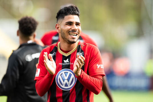 Östersunds Hosam Aiesh jublar