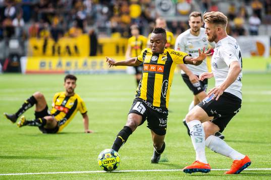 Häckens Nasiru Mohammed och Örebros Michael Almebäck