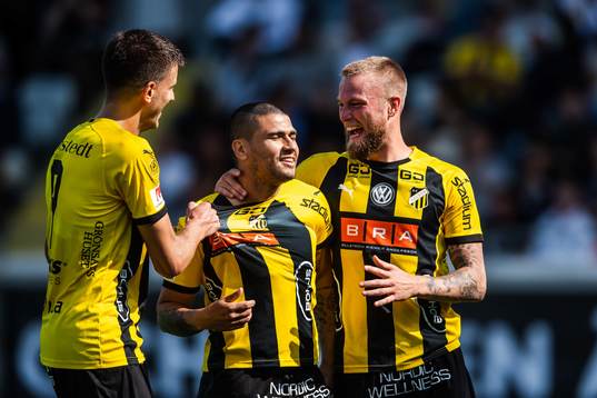 Häckens, Paulinho och Alexander Faltsetas jublar