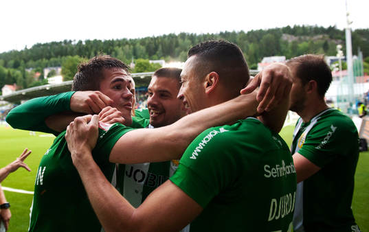 Hammarbys Vidar Örn Kjartansson och Nikola Djurdjic jublar