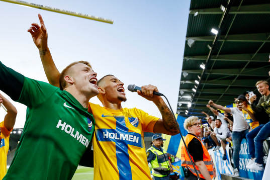 Isak Pettersson, goalkeeper of IFK Norrköping, and Jordan Larsson celebrate