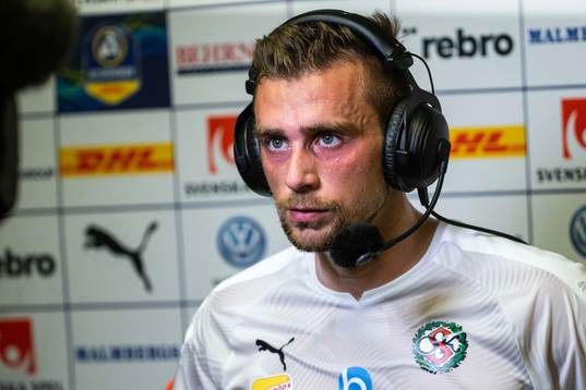 Örebros Filip Rogic blir intervjuad