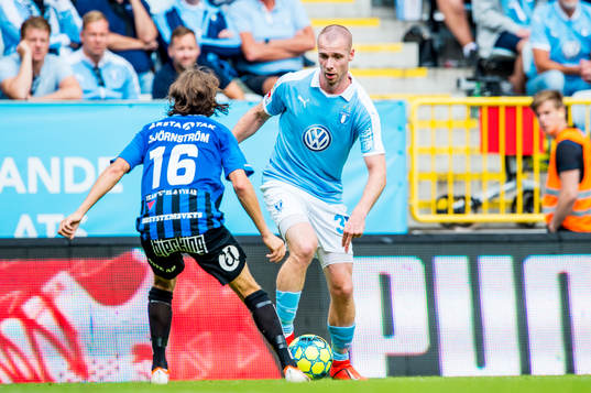 Malmö FFs Jo Inge Berget mot Sirius Axel Björnström