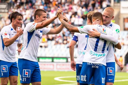 IFK Norrköpings Jordan Larsson jublar med Kalle Holmberg