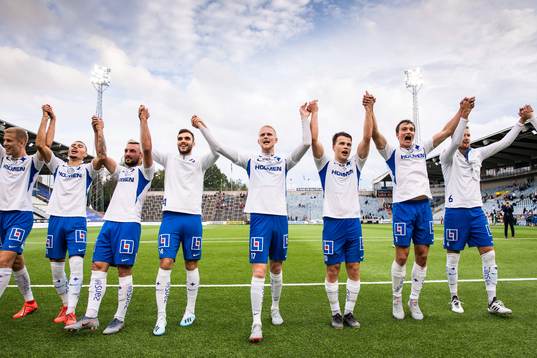 IFK Norrköpings Kalle Holmberg jublar med lagkamrater