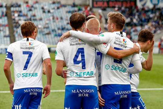 IFK Norrköpings spelare jublar  efter mål 3-0 av Christoffer Nyman
