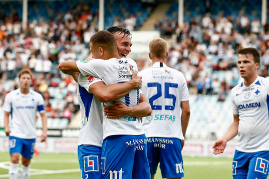 IFK Norrköpings Henrik Castegren jublar med Jordan Larsson efter mål 1-0 av Jordan Larsson