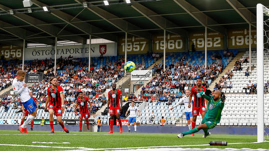 Mål 1-0 av IFK Norrköpings Jordan Larsson (utanför bild)