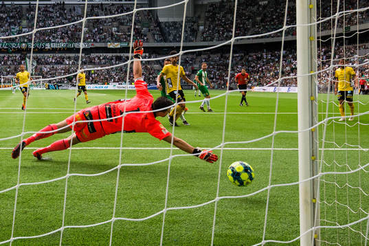 Hammarbys Muamer Tankovic gör 4-0 för Hammarbys bakom