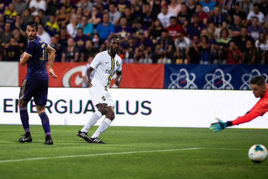 Sasa Ivkovic of Maribor sees Henok Goitom of AIK score 1-1