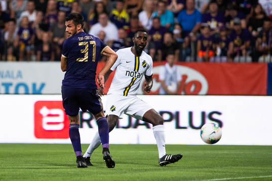 Sasa Ivkovic of Maribor sees Henok Goitom of AIK score 1-1