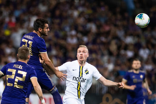 Sasa Ivkovic of Maribor and Kolbeinn Sigthorsson of AIK