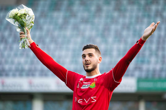 GAIS målvakt Marko Johansson jublar