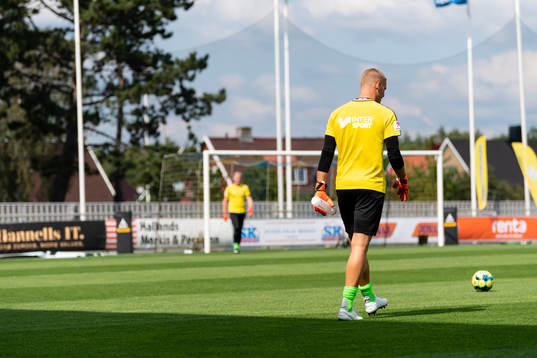 Falkenbergs målvakt Johan Brattberg före fotbollsmatchen i Allsvenskan mellan Falkenberg och GIF Sundsvall den 27 juli 2019 i Falkenberg.