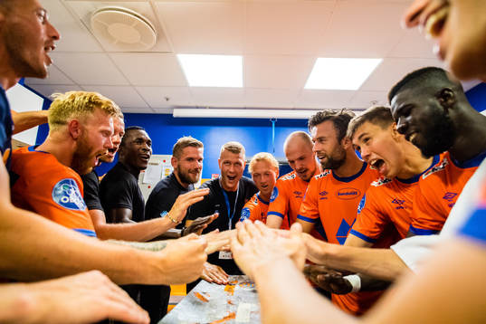 Fredrik Kjernmoen Carlsen, Oddbjørn Lie, Holmbert Aron Briem Fridjonsson, Jørgen Hatlehol, Aron Elis Thrandarson, Kaj Ramsteijn, Daniel Leo Gretarsson Schmidt and Pape Habib Gueye of Aalesund celebrates