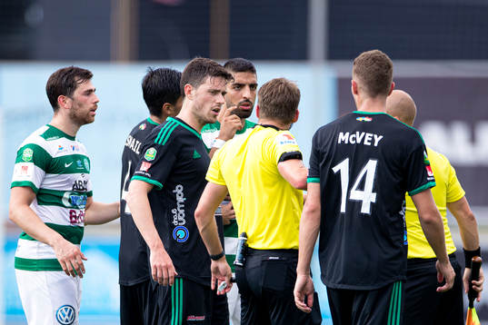 Dalkurds Christopher McVey i ett bråk med Västerås Sean