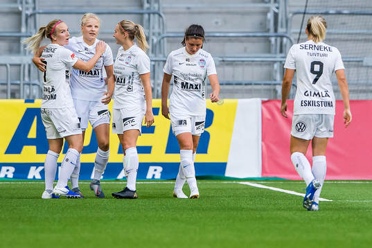 Eskilstunas Kaisa Collin jublar med lagkamrater efter 0-3