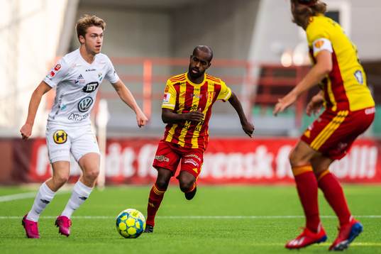 Östers Carl Johansson och Syrianskas Ammar Ahmed