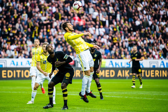 Henok Goitom of AIK and Sasa Ivkovic of Maribor