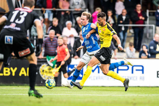 Mjällbys Max Watson och Norrbys Robin Strömberg