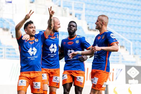 Niklas Castro celebrate with Aron Elís Thrándarson, Pape Habib Gueye and Hólmbert Aron Fridjónsson of Aalesund after 0-1