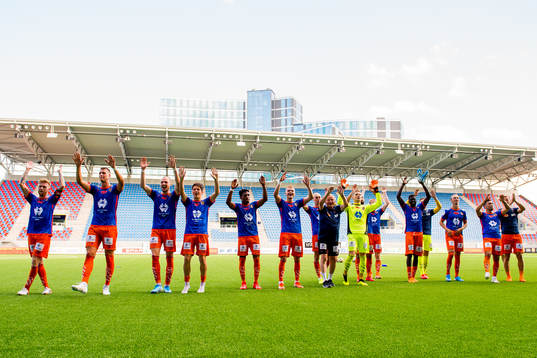 Fredrik Carlsen, Hólmbert Aron Fridjónsson, Aron Elís Thrándarson, Sondre Brunstad Fet, Erikson Spinola Lima, David Kristjan Olafsson, Daníel Grétarsson, goalkeeper Andreas Lie, Pape Habib Gueye, Jørgen Hatlehol and Niklas Castro of Aalesund celebrate