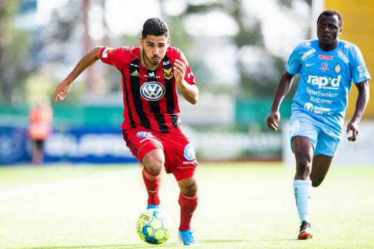Östersunds Hosam Aiesh och AFC Eskilstunas Ousmane Camara