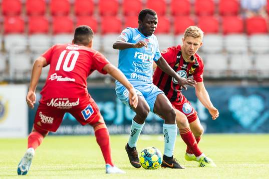 AFC Eskilstunas Ousmane Camara mot Östersunds Hosam Aiesh