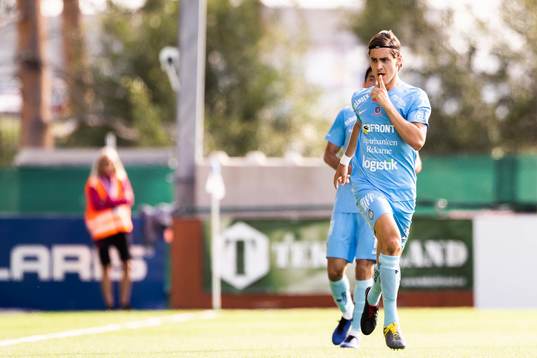 AFC Eskilstunas Adi Nalic jublar