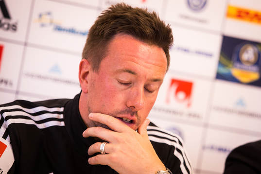 Östersunds tränare Ian Burchnall på presskonferensen