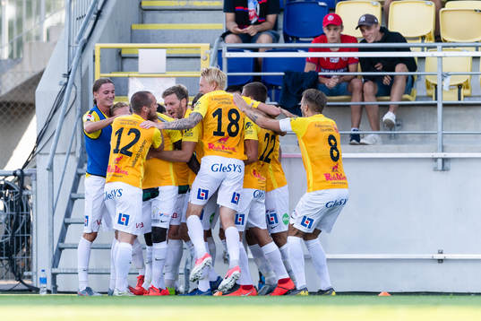 Falkenbergs spelare jublar