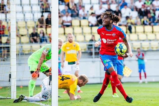 Helsingborgs Kundai Benyu jublar efter 1-1