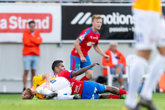Falkenbergs Christoffer Carlsson och Helsingborgs Wanderson Do Carmo