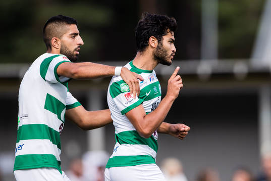 Västerås Karwan Safari jublar med Sean Sabetkar efter 1-1