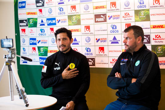 Frejs tränare Pablo Pinones-Arce och Västerås tränare Thomas Gabrielsson