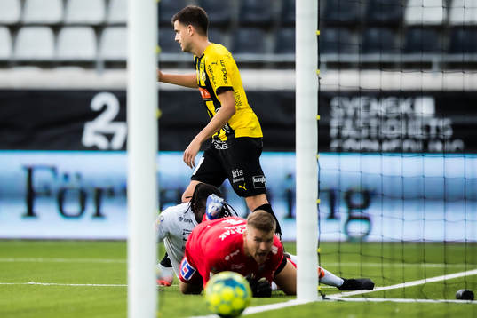 Häckens Alexander Jeremejeff jublar