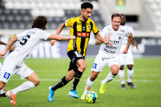 Häckens Daleho Irandust tar sig förbi Sirius Daniel Jarl