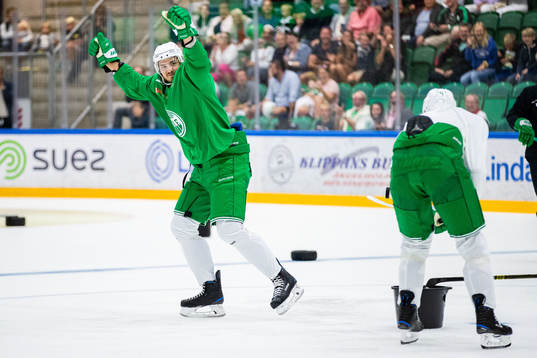 Dennis Everberg jublar