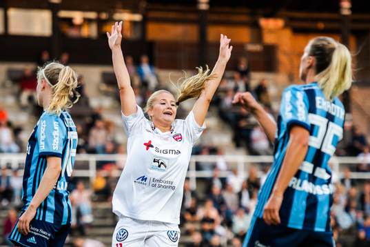 Rosengårds Lisa-Marie Utland jublar efter 0-3
