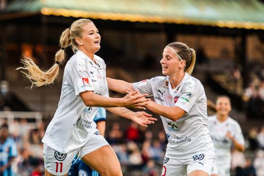 Rosengårds Lisa-Marie Utland jublar efter 0-3